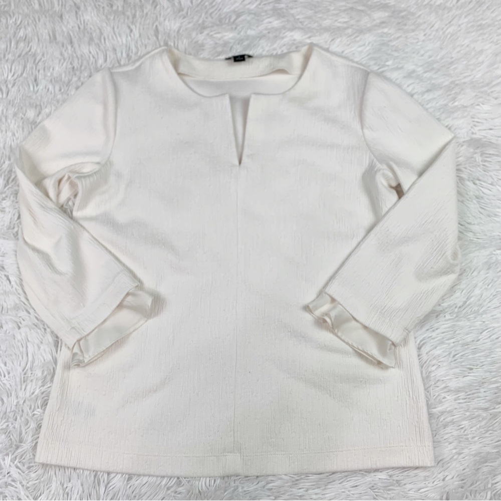 Ann‎ Taylor petite long sleeve v neck jacquard top ruffle sleeve in ivory